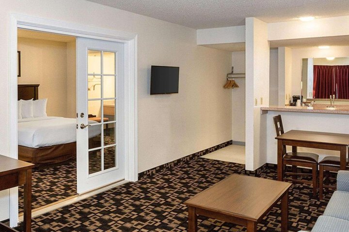 Room 21 of 40