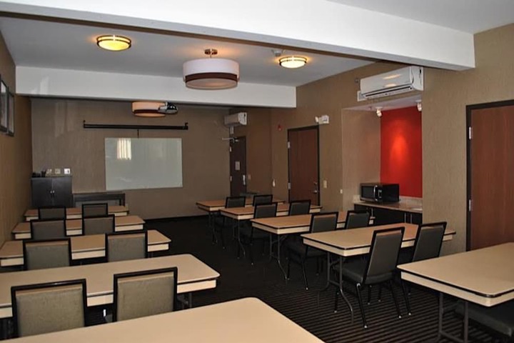 Holiday Inn Express Pittsburgh East - Mall Area by IHG