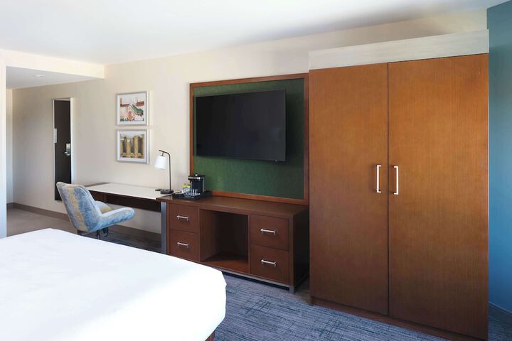 Room 22 of 48