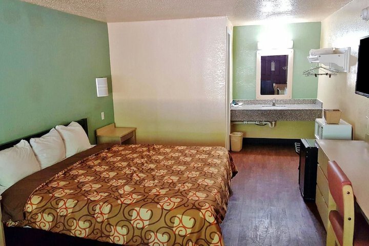 Room 15 of 31