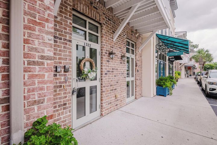 Lowcountry Landing! 3-story Townhouse in Old Towns Promenade