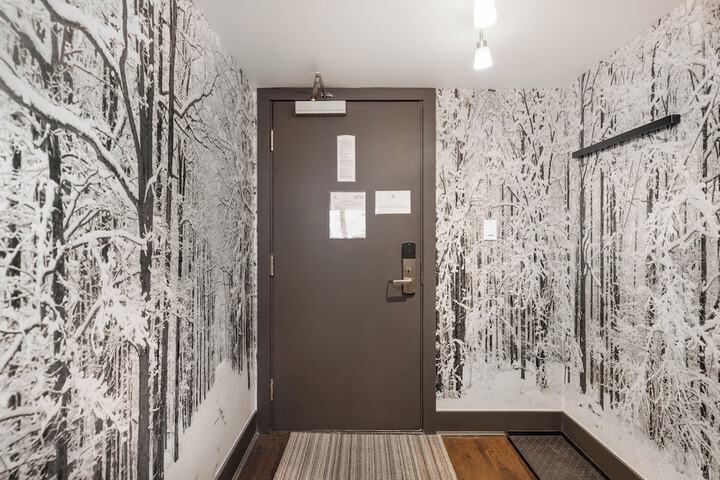Room 200 of 330