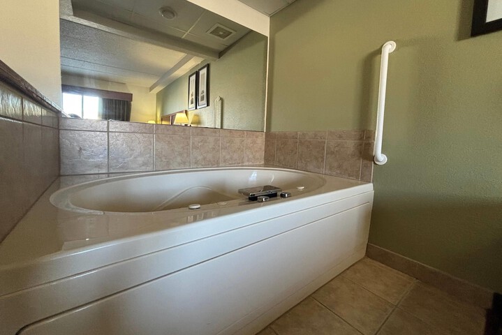 AmericInn by Wyndham Kewanee