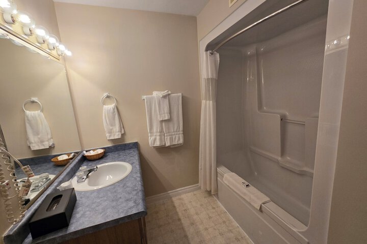 Room 25 of 84