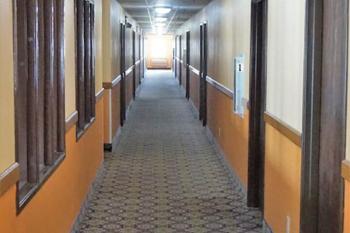 Ballroom/Hall 61 of 62