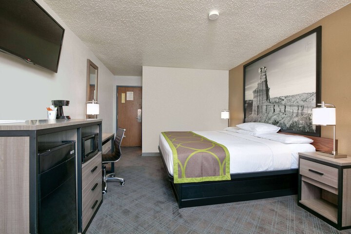 Room 15 of 32