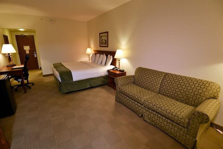 Room 11 of 38