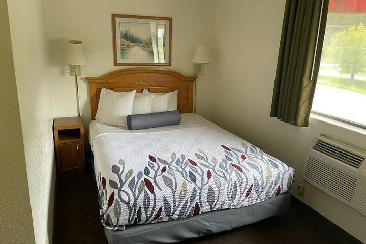 Room 12 of 19