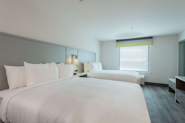 Room 32 of 71