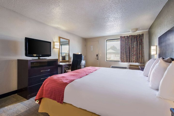 Room 32 of 34