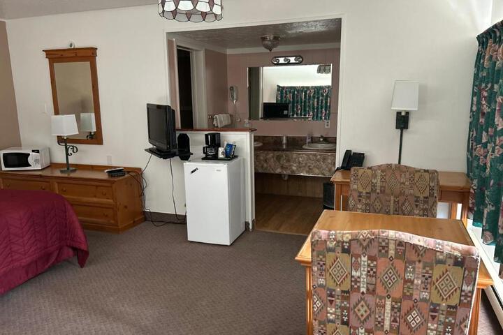 Redwood Arms Motel