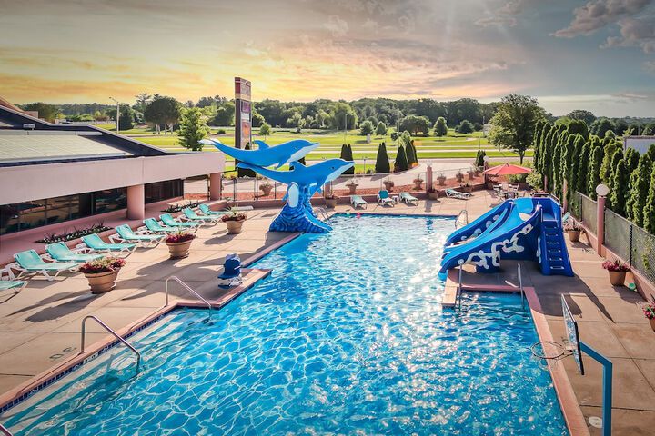 Grand Marquis Waterpark Hotel & Suites