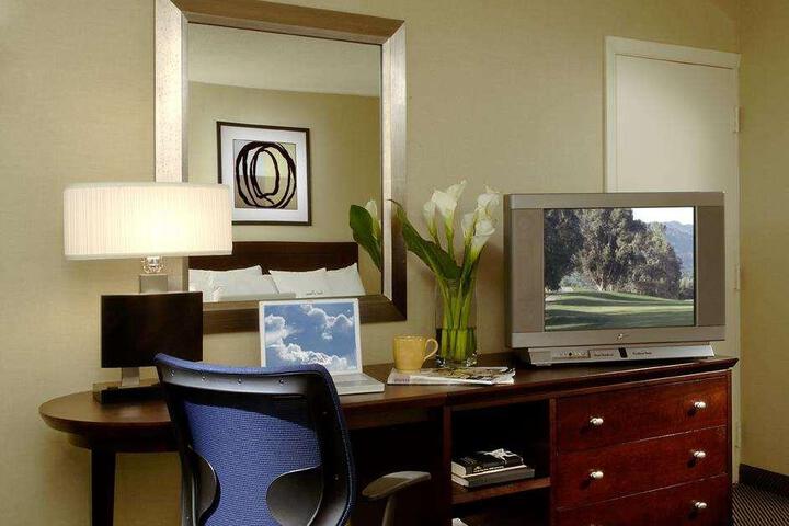 DOUBLETREE BY HILTON NORWALK
