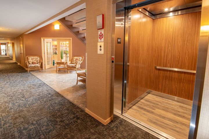 Ballroom/Hall 40 of 45