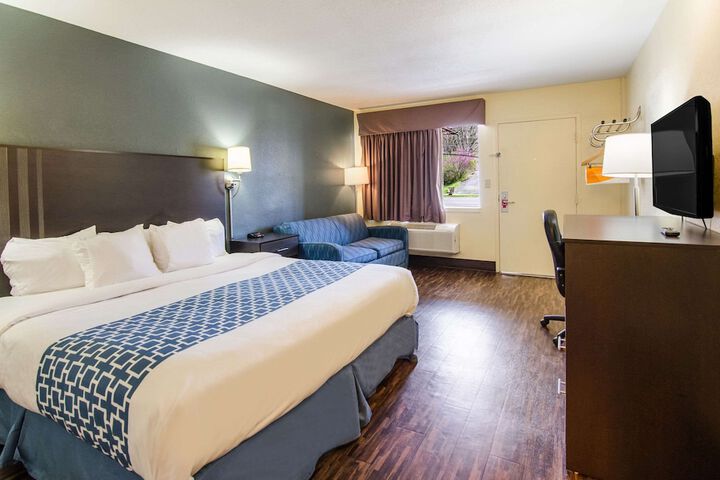 Room 8 of 27