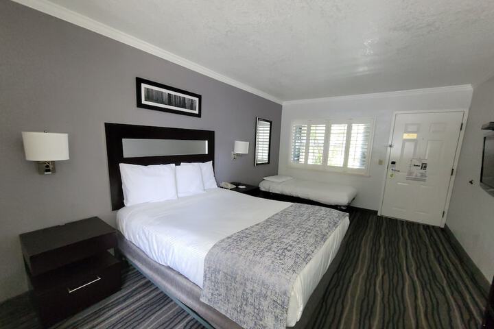 Room 10 of 20