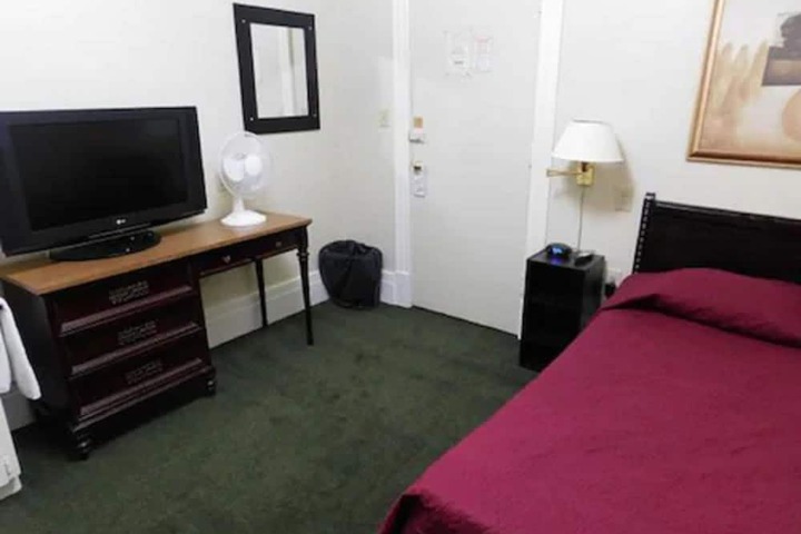 Room 17 of 36