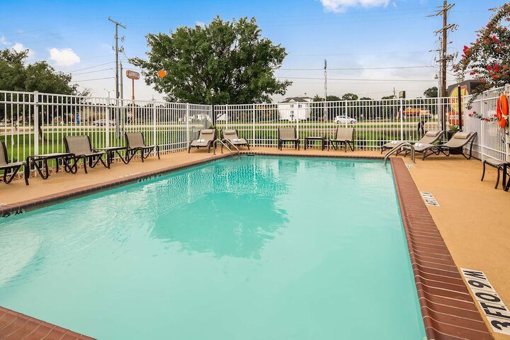 Pool 3 of 10