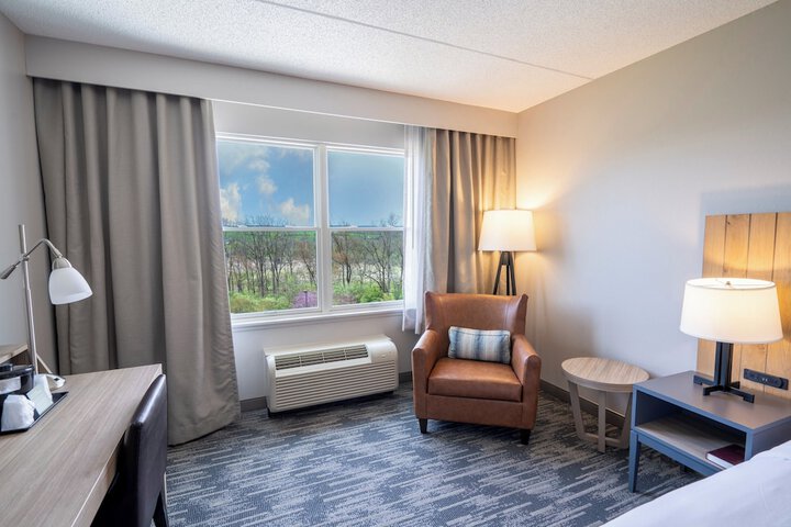 Country Inn & Suites by Radisson State College (Penn State Area), PA