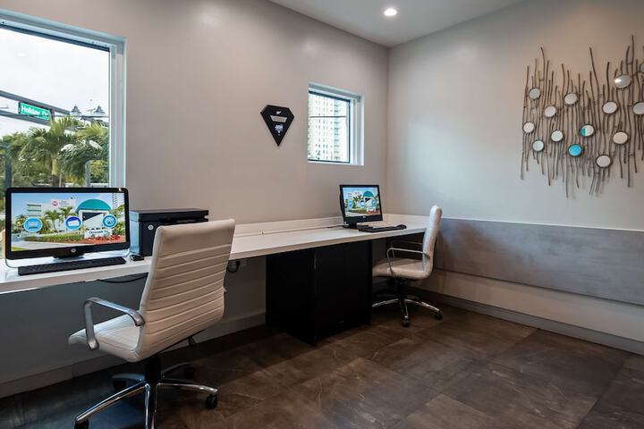 Business Center 23 of 23