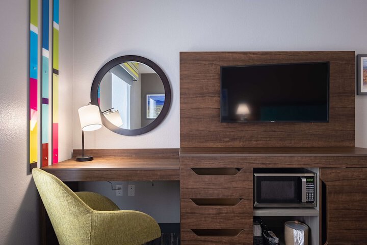 Room 18 of 28