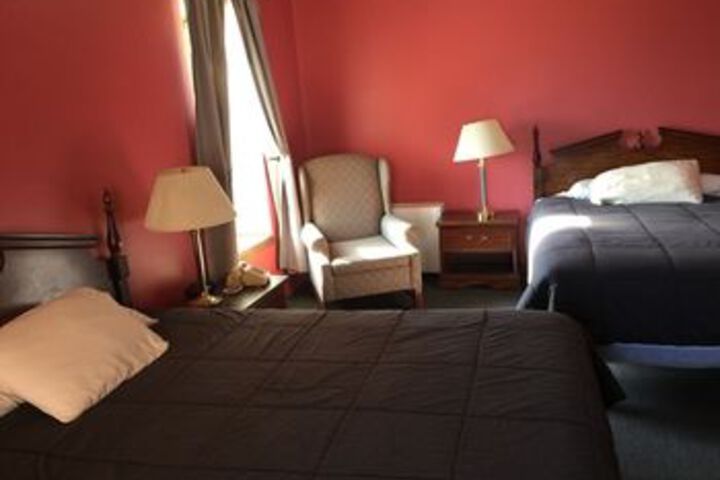 Historic Calumet Inn