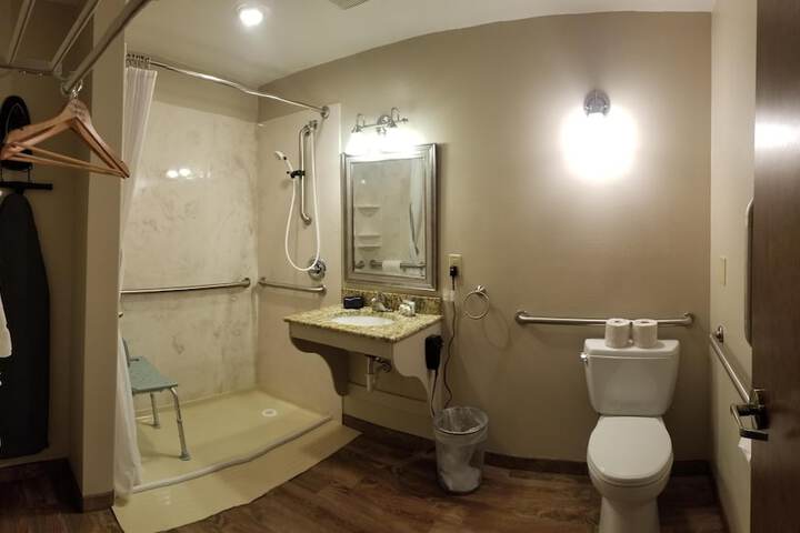 Room 33 of 87