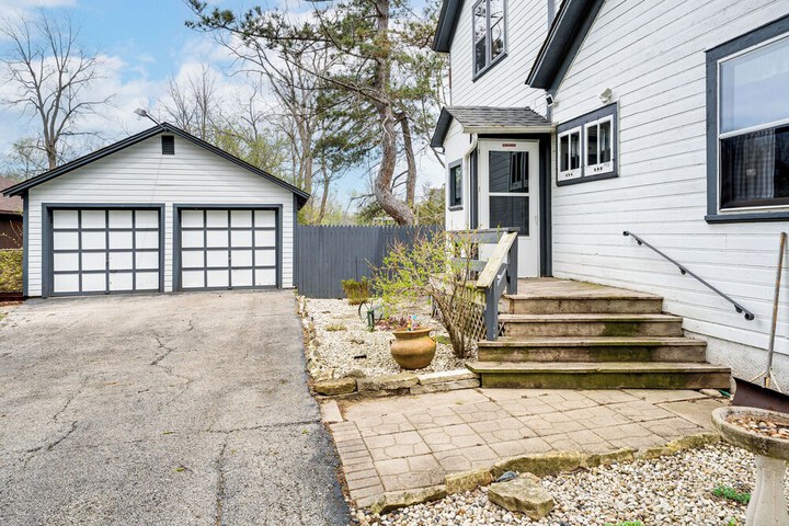 Twin Lakes Cottage: Walk to Elizabeth Lake!