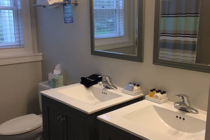 Glen Cove Inn & Suites