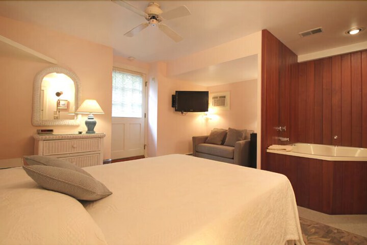 PLEASANT STREET INN