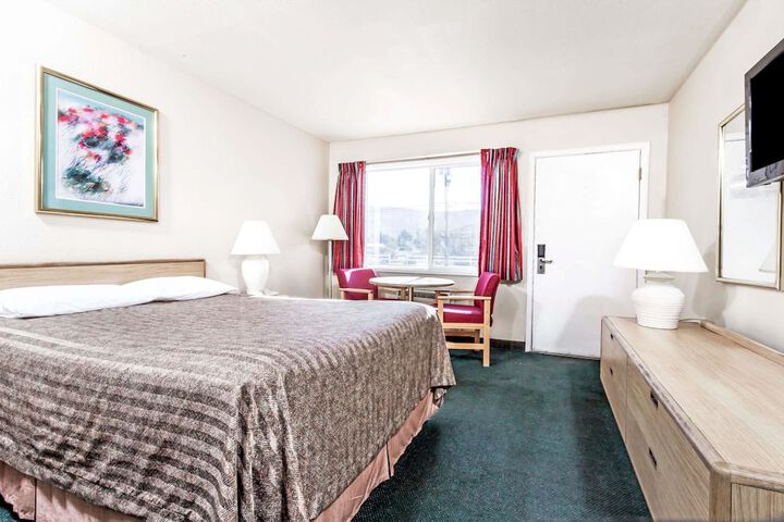 Room 9 of 15