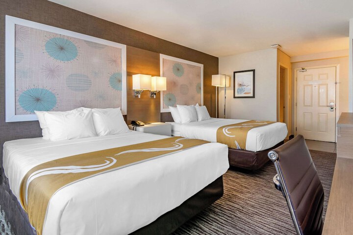 Room 32 of 53