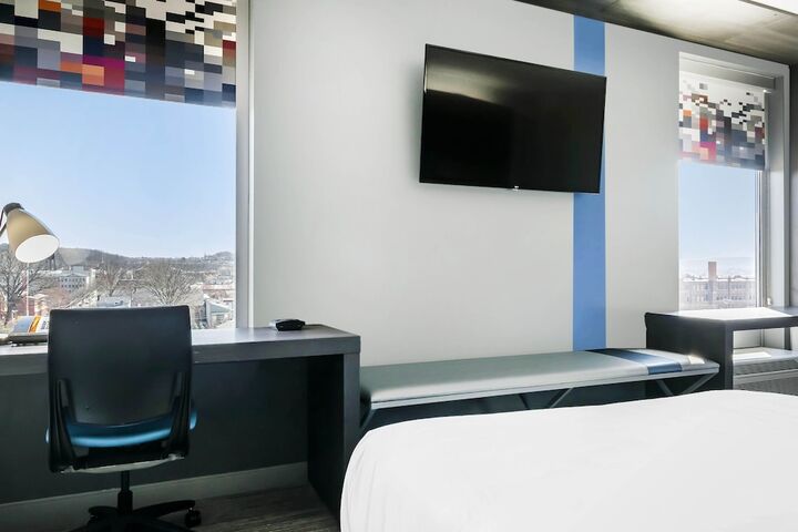 Room 27 of 49