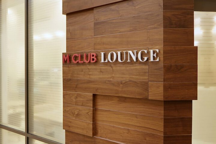 Lounge 30 of 41