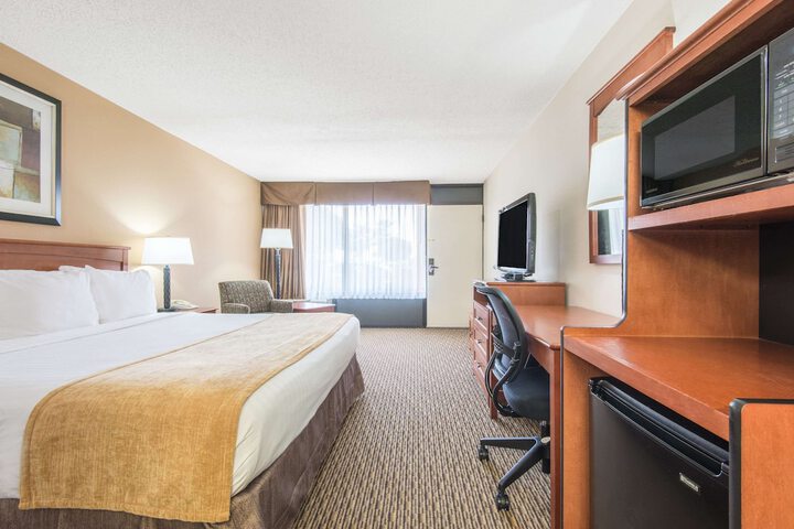 Room 10 of 19