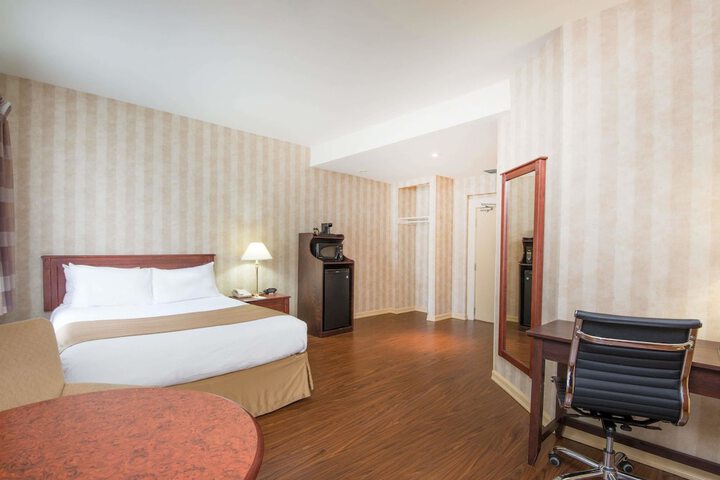 Room 30 of 41