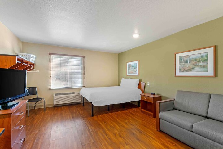 Room 13 of 25