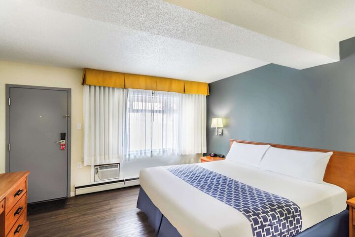 Room 34 of 93
