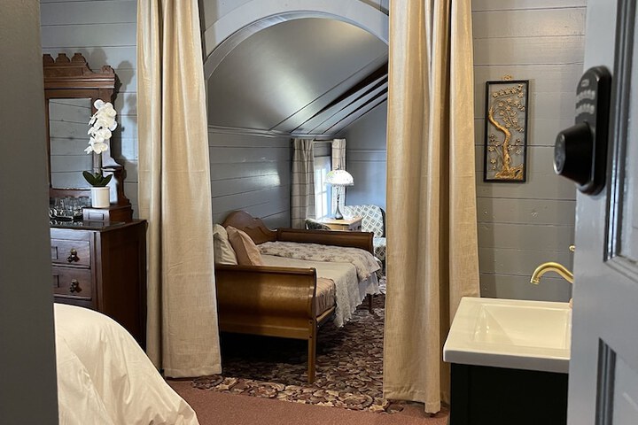 Room 13 of 39