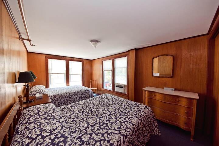 Room 53 of 63