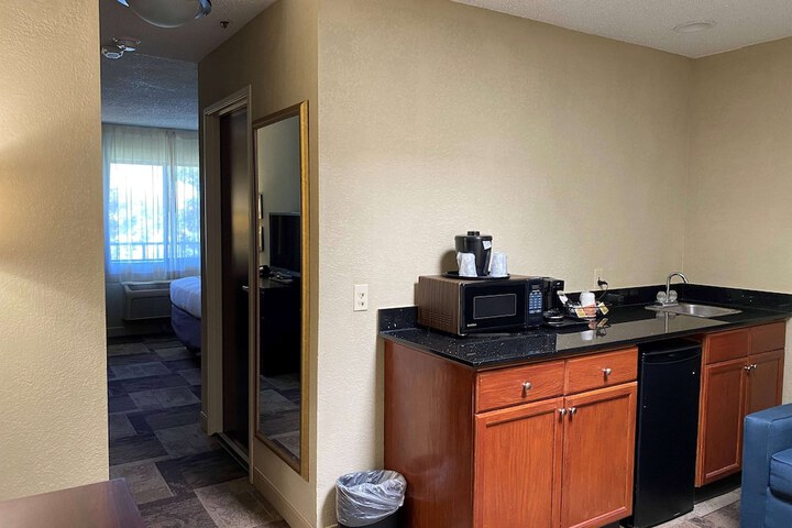 Room 5 of 30