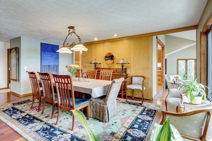Luxe Poconos Pines Home w / Beach + Amenities!