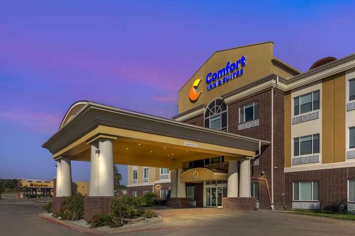 Comfort Inn & Suites (Formerly Executive Inn & Suites Mexia)