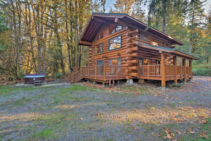 Riverfront Gold Bar Log Cabin Near Stevens Pass!
