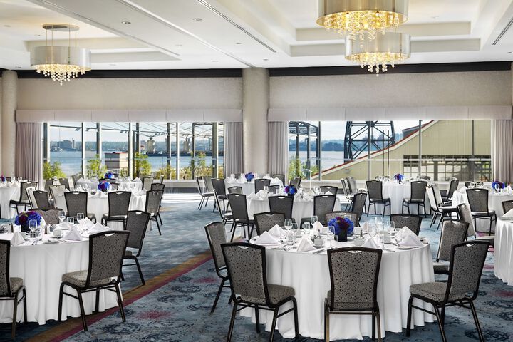 Pinnacle Hotel at the Pier