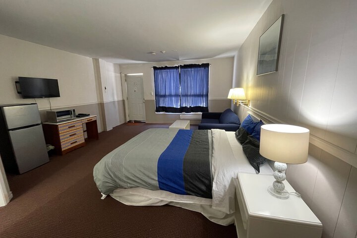 Room 12 of 30
