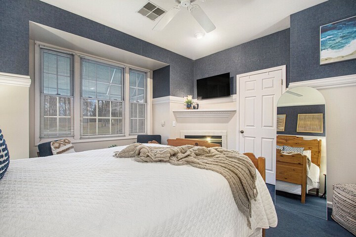 Room 43 of 102