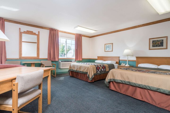 Room 8 of 20