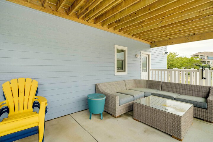 Corolla Vacation Rental w / Pool Walk to Beach!