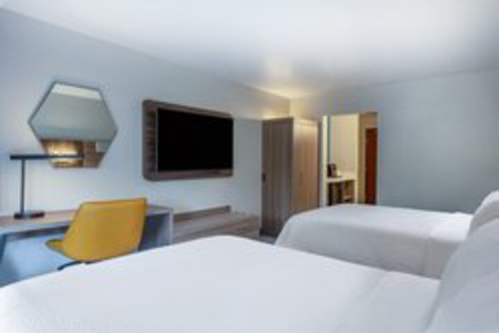 Room 71 of 245